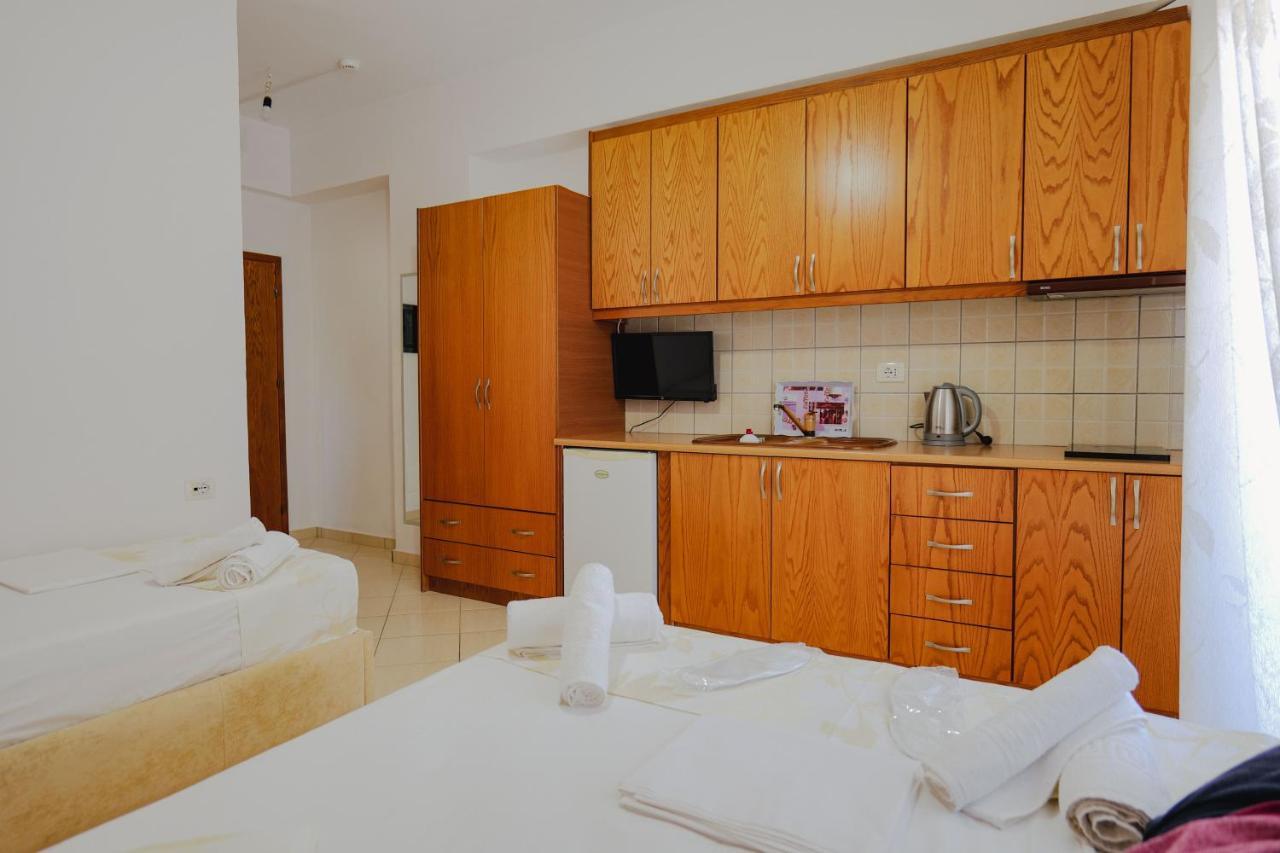 Eleni Guest House Sarandë エクステリア 写真